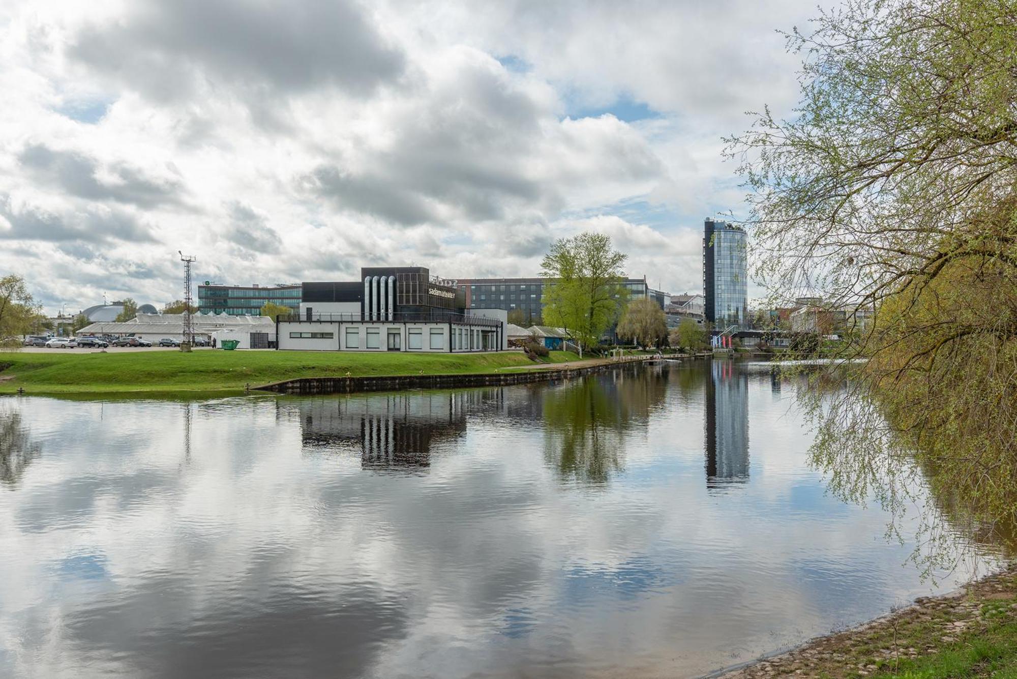 Bronze Colour Studio In Tartu City Centre Luaran gambar